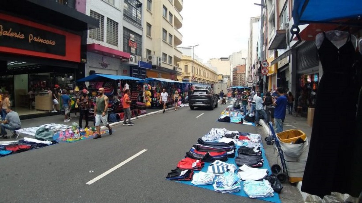 Passeio na 25 de Março: o paraíso das pechinchas Passeio na 25 de Março: o paraíso das pechinchas